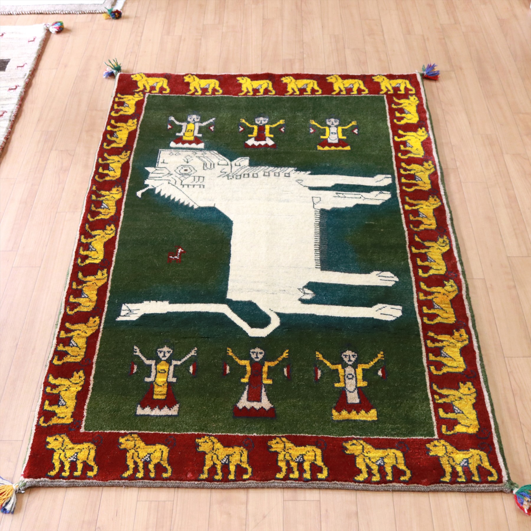 ライオンラグ ギャッベ 154×103cm 白いライオン 踊る女性たち