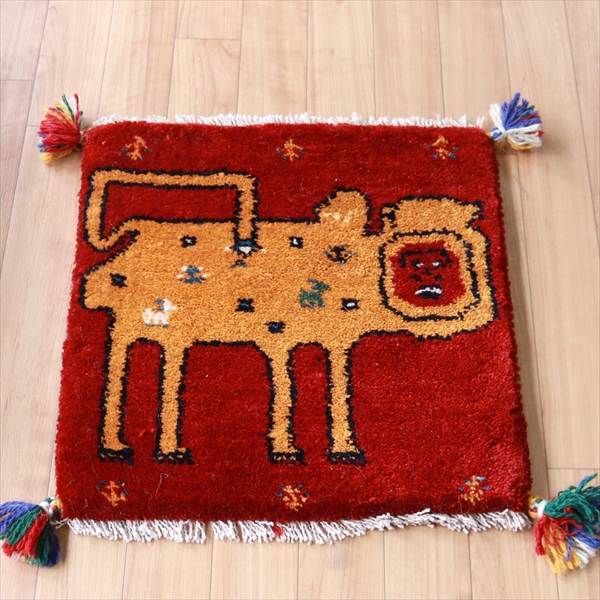 ギャッベ ライオンラグ レッド44×43cm ユニークな人面ライオン