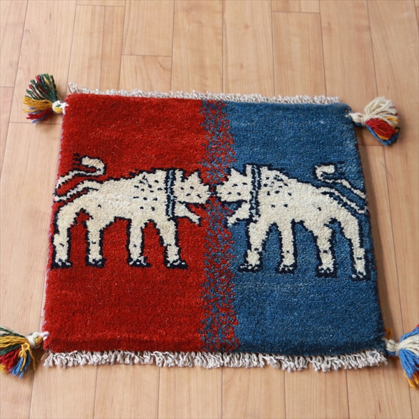 ギャッベ ライオンラグ　レッド＆ブルー39×42cm 横顔がユニークなライオン２頭