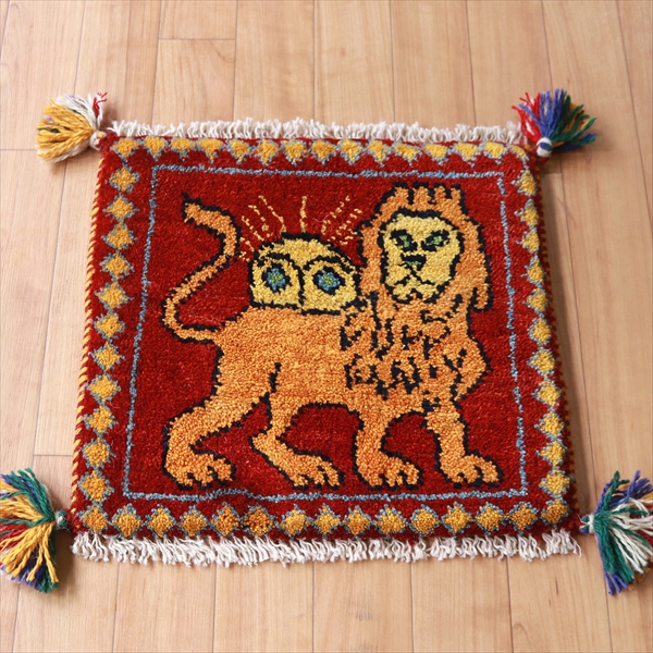 ギャッベ ライオンラグ　レッド38×40cm 太陽を背にしたライオン