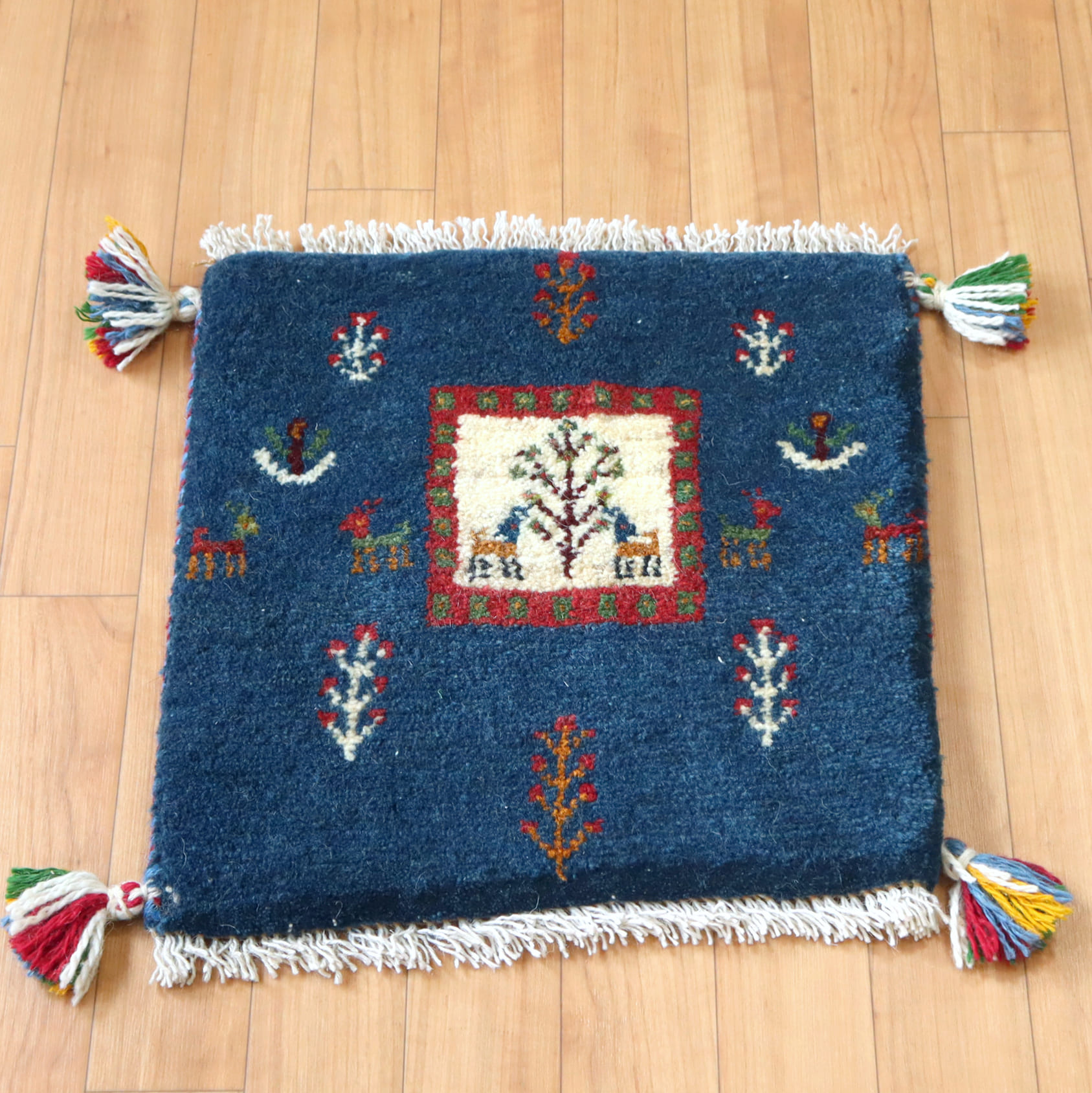 ギャッベ イラン産 座布団サイズ  ブルー　動物モチーフ　生命の樹