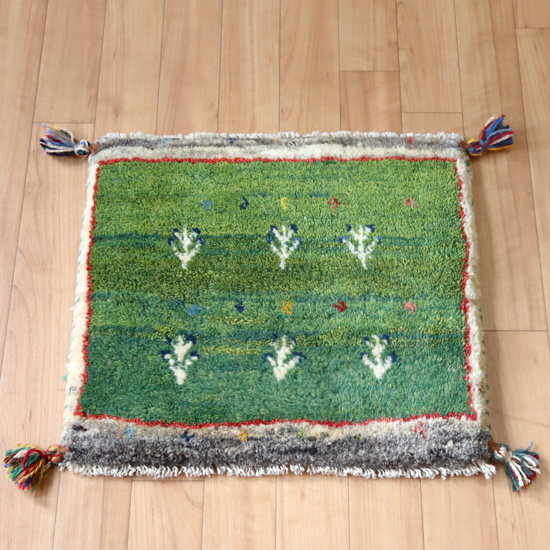 ギャッベ イラン産 座布団サイズ  グリーン　グレー　生命の樹