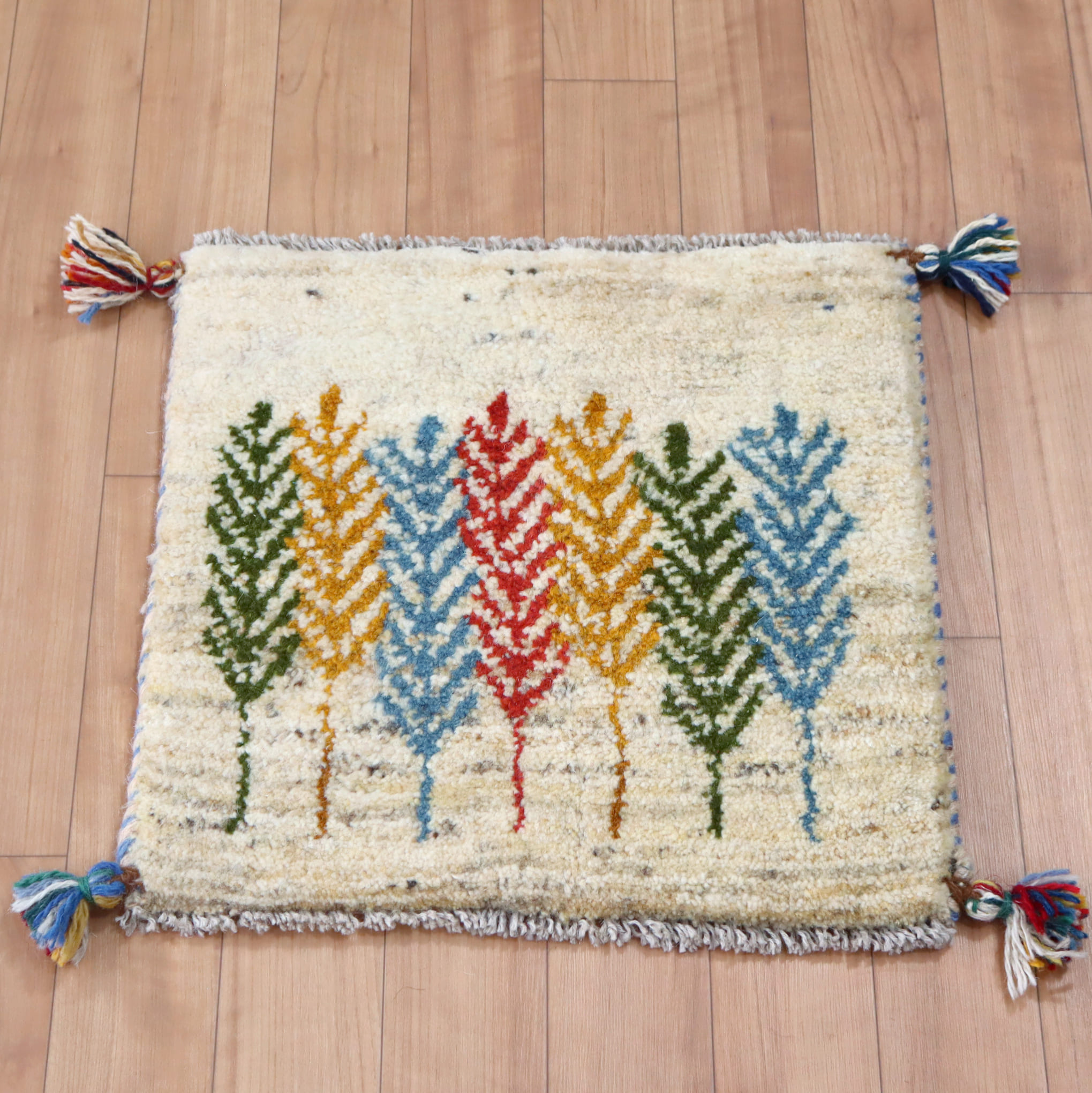 ギャベ イラン手織り 座布団ギャッベ38×39cm 色とりどりの生命の樹