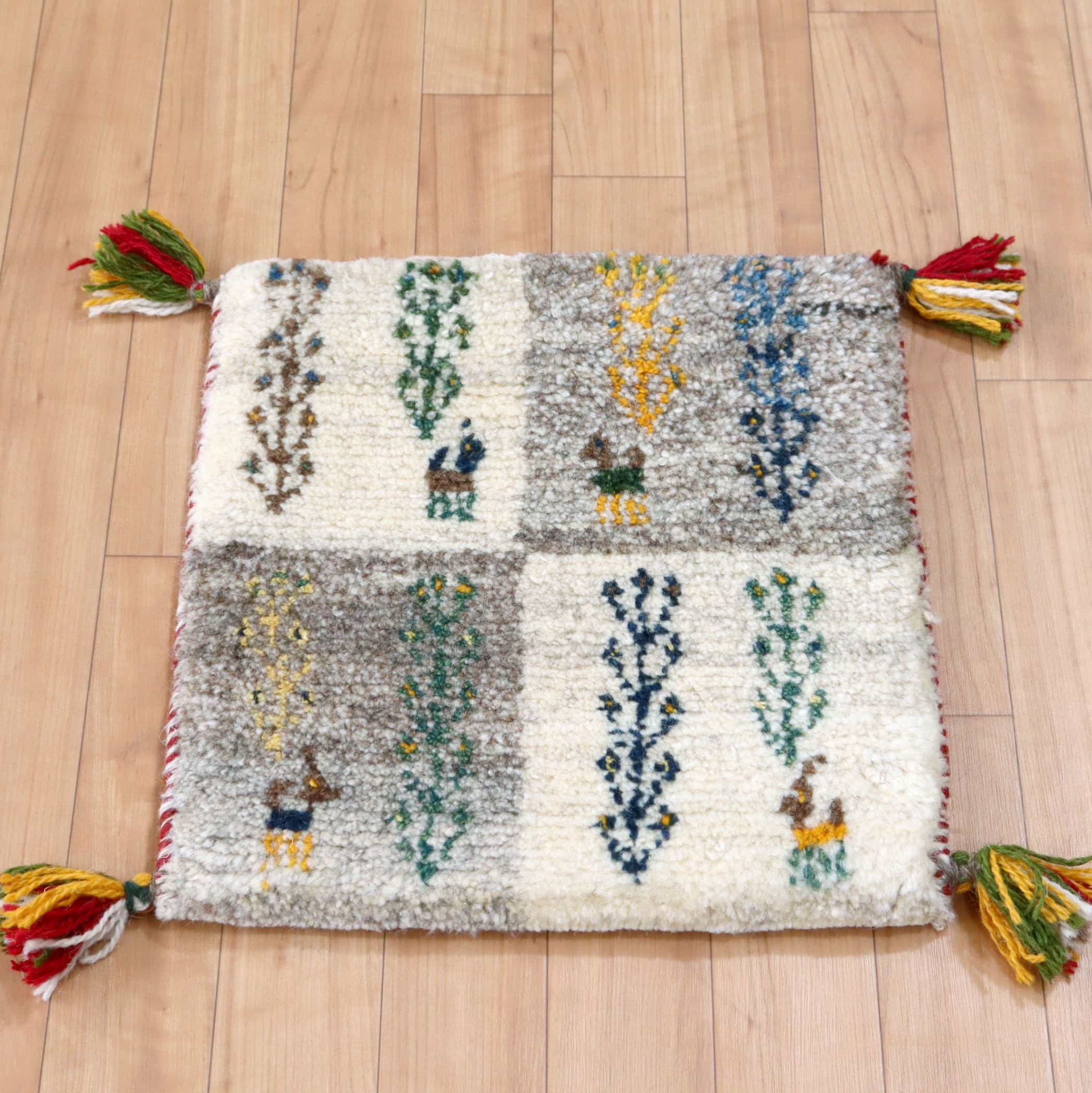 ギャベ イラン手織り 座布団ギャッベ40×37cm グレー＆アイボリー