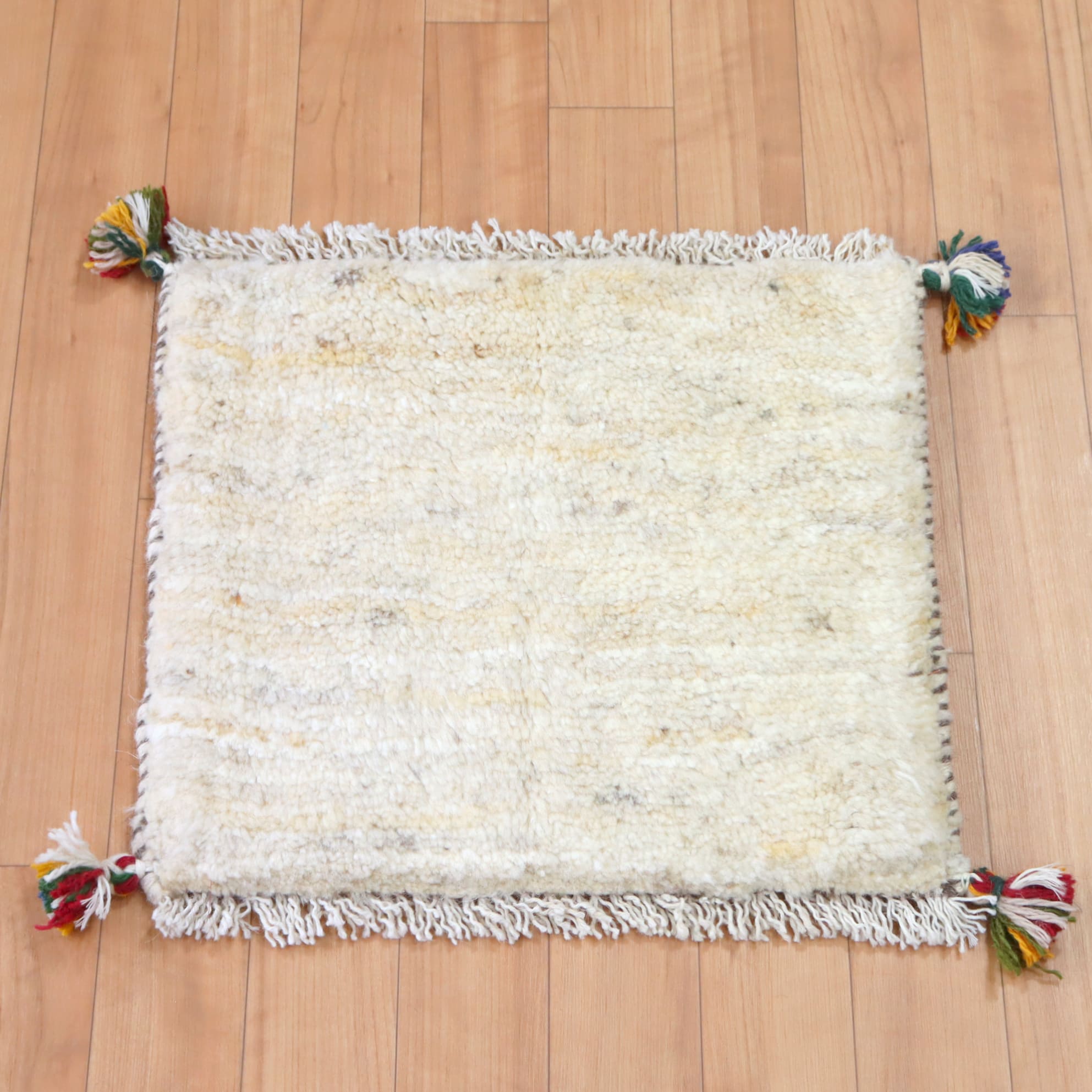 ギャベ イラン手織り 座布団ギャッベ38×42cm 無地　ナチュラルアイボリー