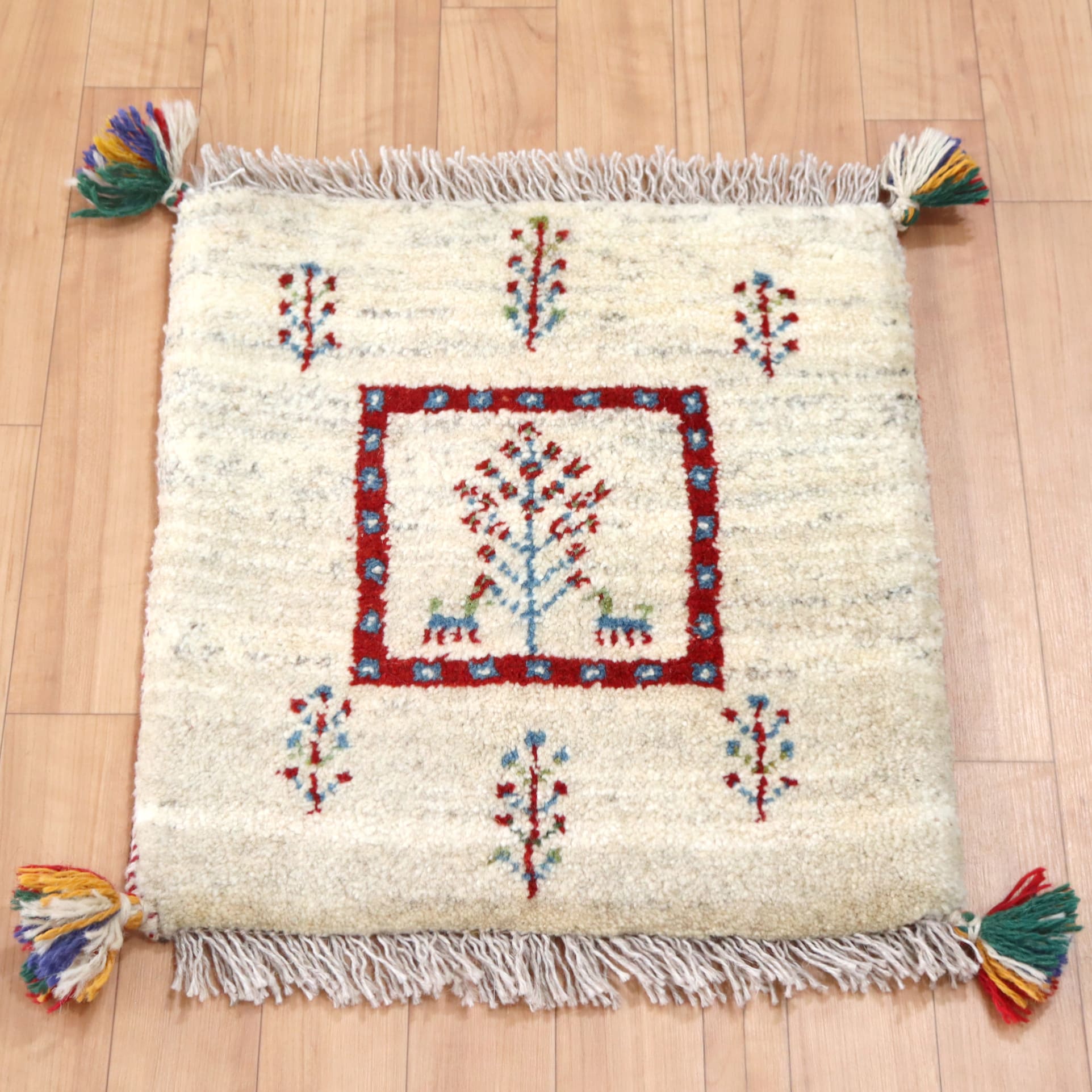 ギャベ イラン手織り 座布団ギャッベ48×44cm ナチュラルアイボリー　生命の樹
