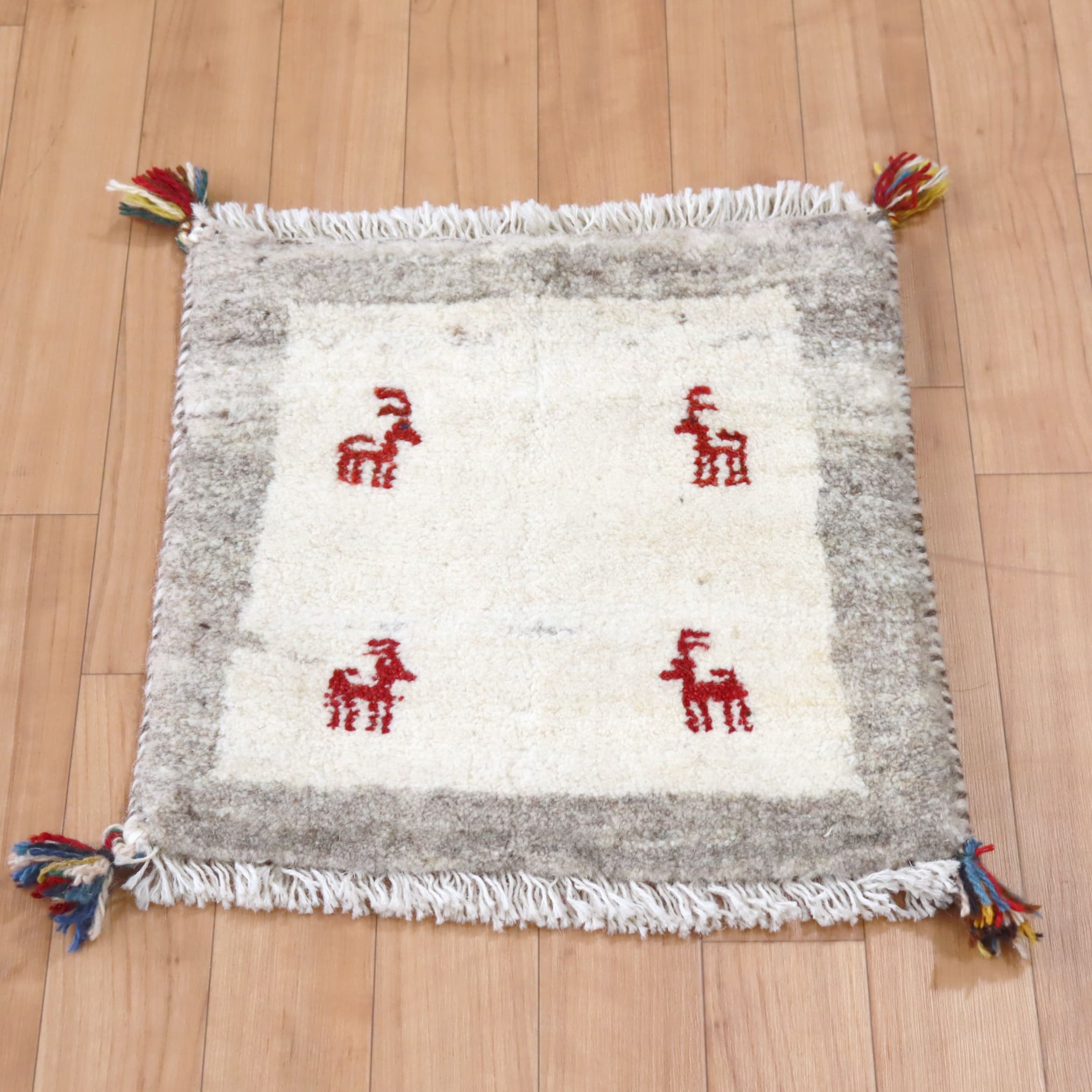 ギャベ イラン手織り 座布団ギャッベ39×38cm ナチュラルアイボリー/グレー