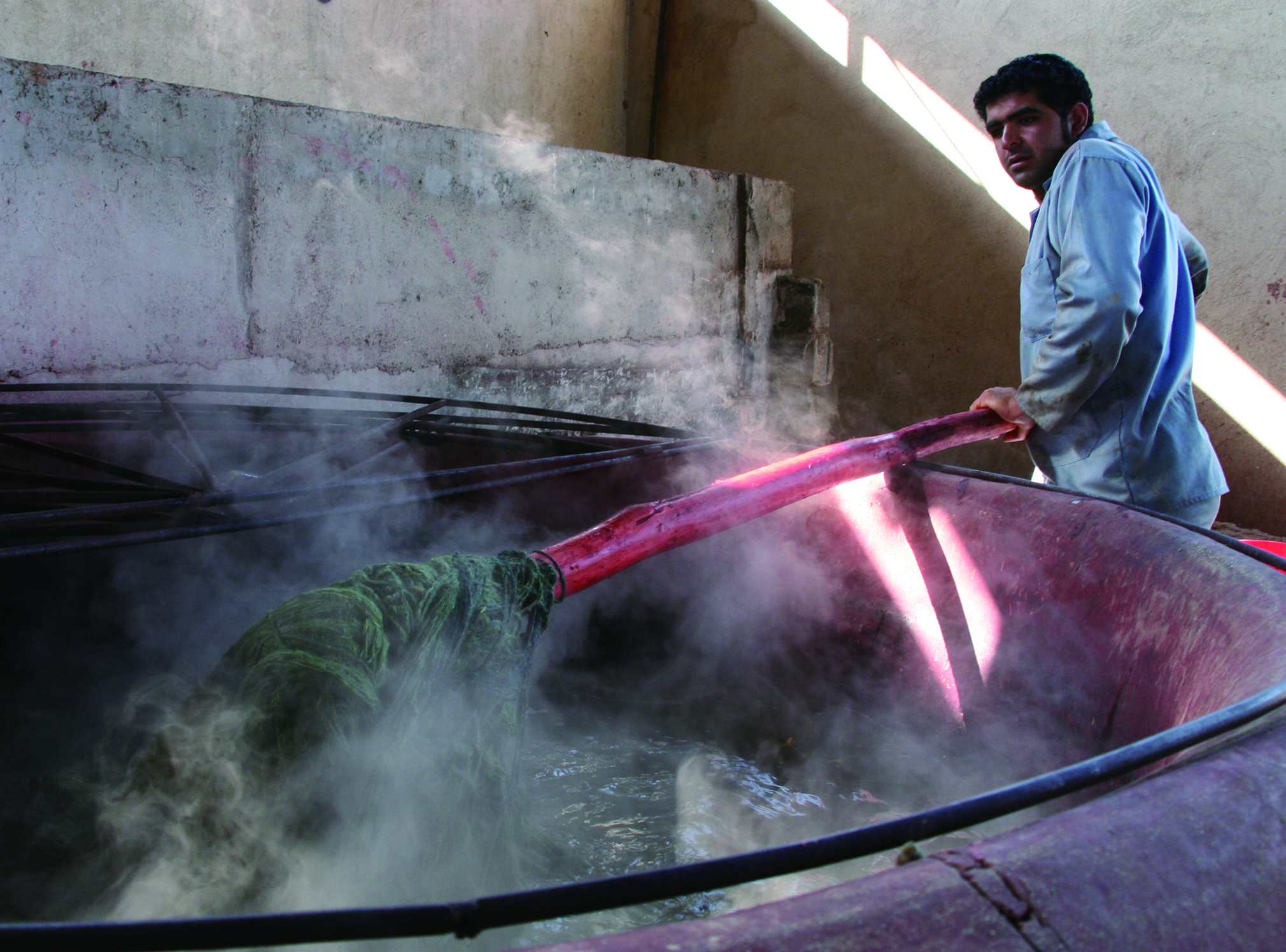 ギャッベの毛糸を染める